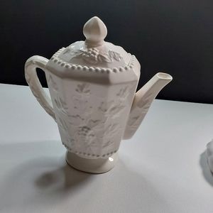 VINTAGE Traditional ARNART Milk White China Pitcher With Lid Grape Design